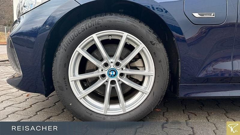 Gebraucht BMW 330e 292 PS (214 kW) 2022 Blau Limousine