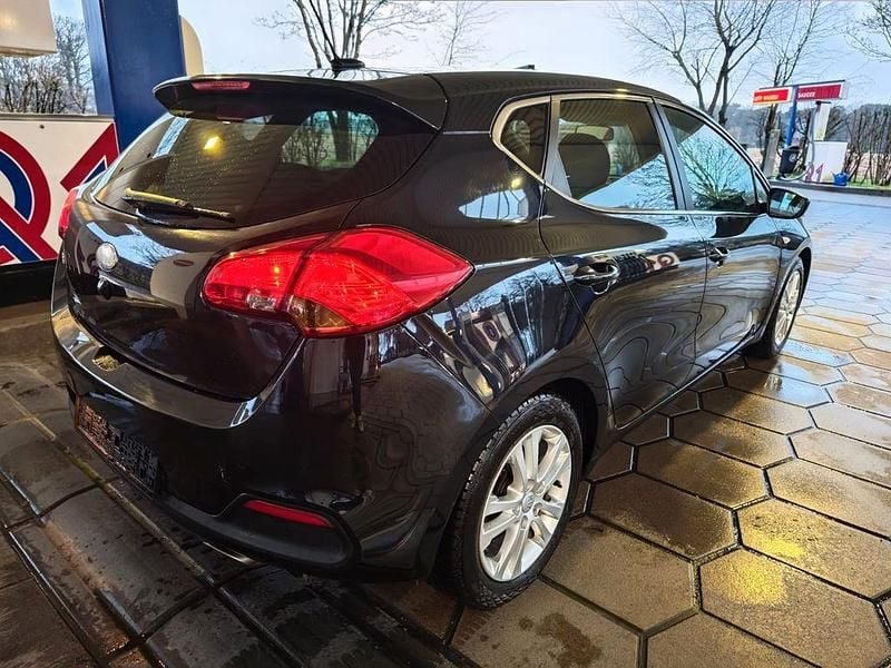 Gebraucht Kia Ceed FIFA World Cup Edition 99 PS (72 kW) 2014 Schwarz Kleinwagen