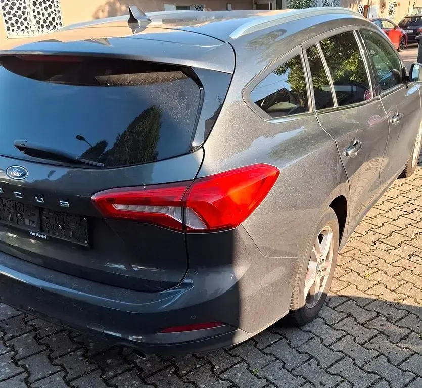 Gebraucht Ford Focus Trend 125 PS (91 kW) 2020 Grau Limousine