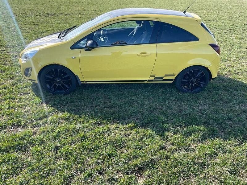 Gebraucht Opel Corsa Color Edition 87 PS (63 kW) 2011 Gelb Kleinwagen