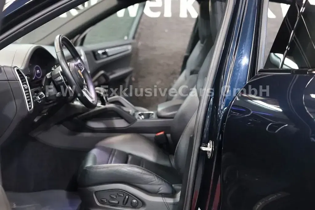 Gebraucht Porsche Cayenne E-Hybrid Coupe Platinum Edition 462 PS (339 kW) 2023 Blau SUV