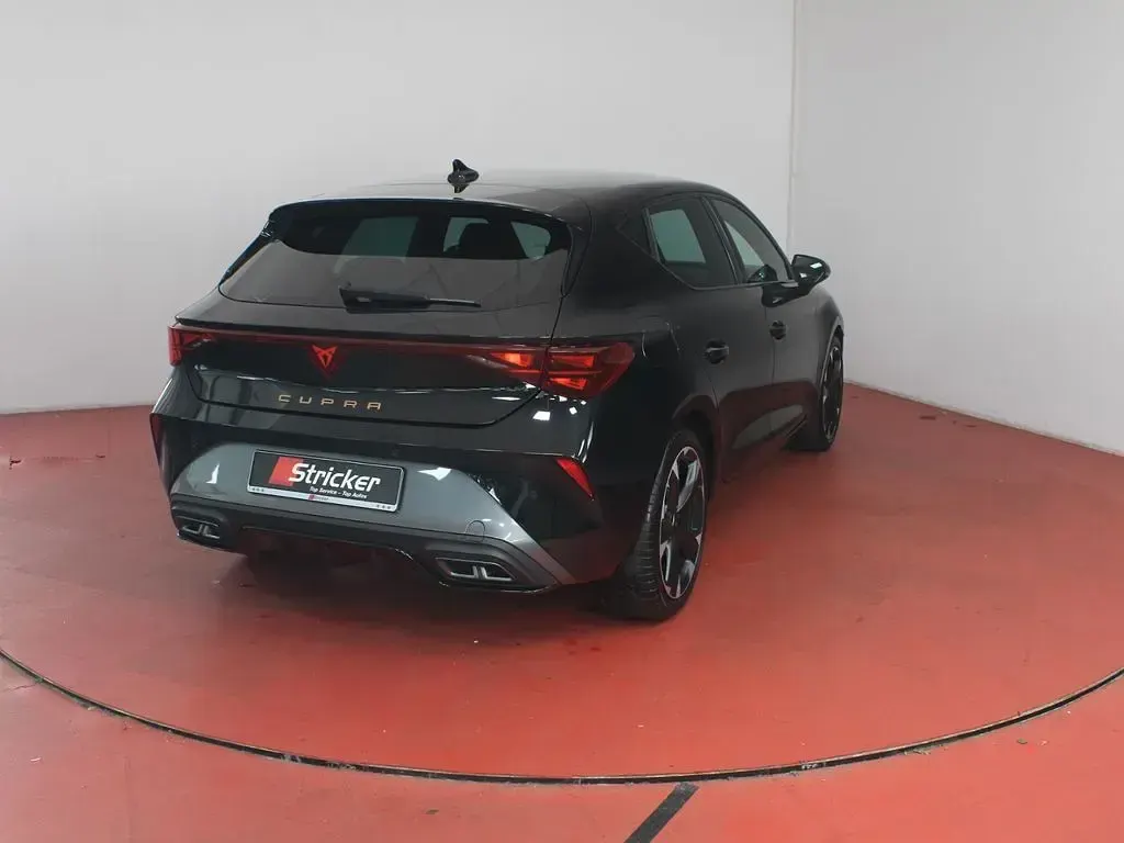 Gebraucht Cupra Leon 150 PS (110 kW) 2025 Midnight schwarz metallic (metallic) Limousine