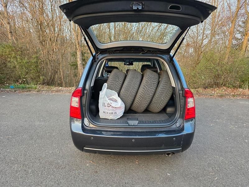 Gebraucht Kia Carens 140 PS (102 kW) 2007 Grau Van / Kleinbus