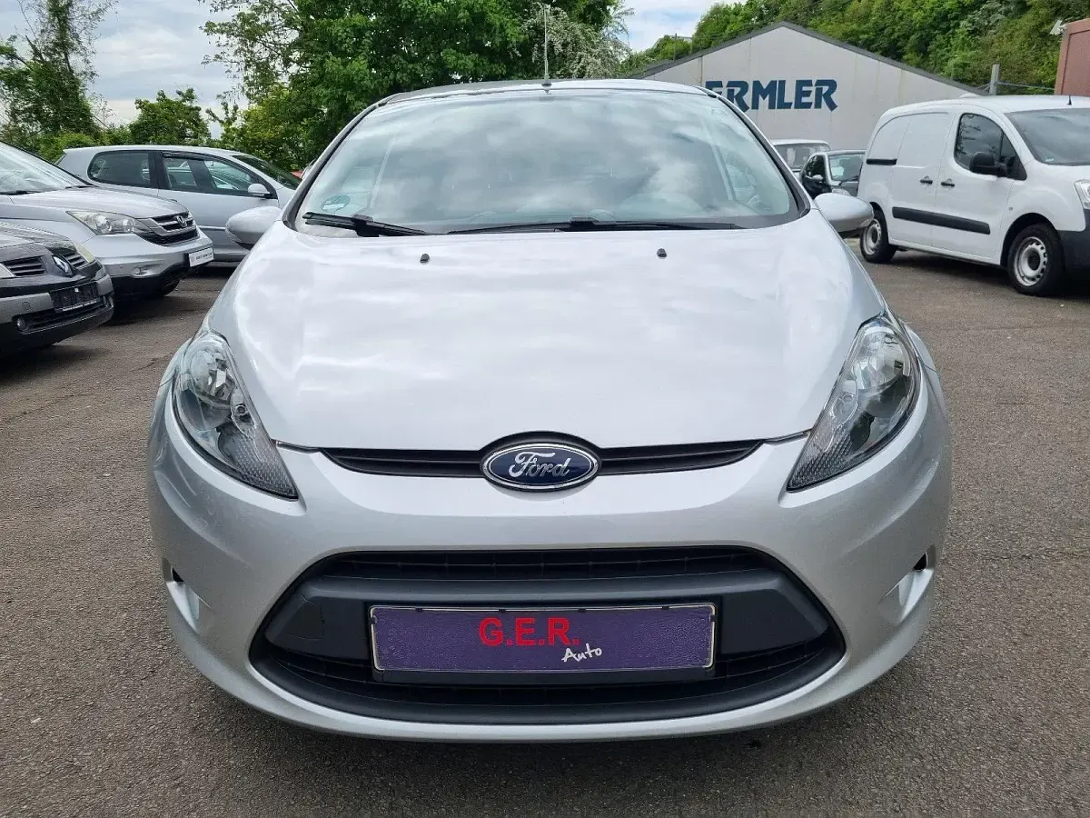 Gebraucht Ford Fiesta 96 PS (70 kW) 2011 Silber Kleinwagen