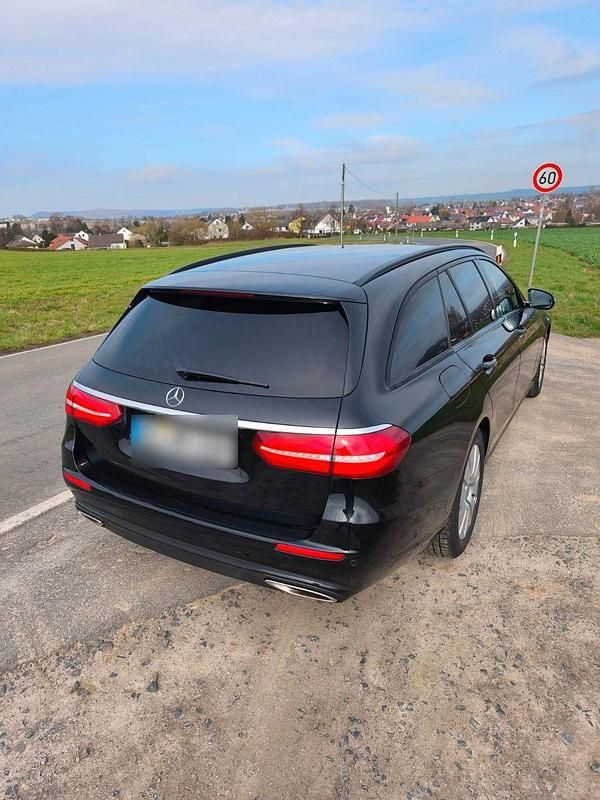 Gebraucht Mercedes E200 184 PS (135 kW) 2018 Schwarz Kombi