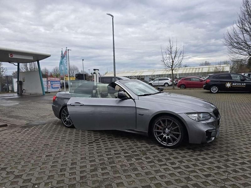Gebraucht BMW 330 Cabriolet M Sport 245 PS (180 kW) 2011 Grau Cabrio