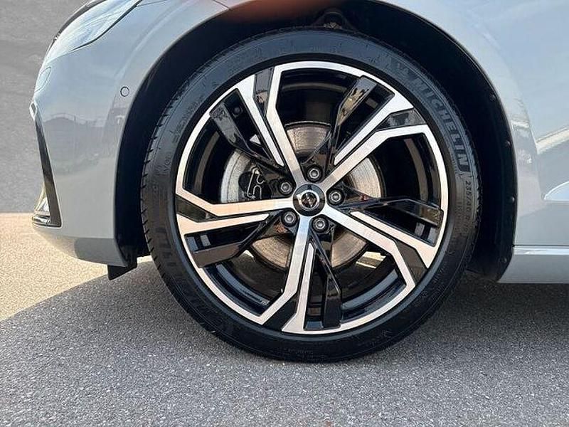 Gebraucht Volvo V60 Plus 197 PS (144 kW) 2025 Vapour grey Kombi