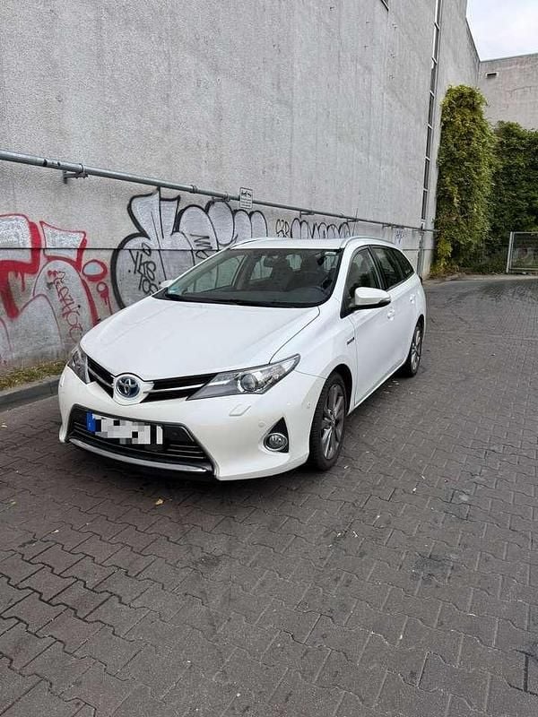 Weiß Gebraucht 2015 Toyota Auris Hybrid Executive Kombi | 9.000 € (Superpreis) - Bild 1/4