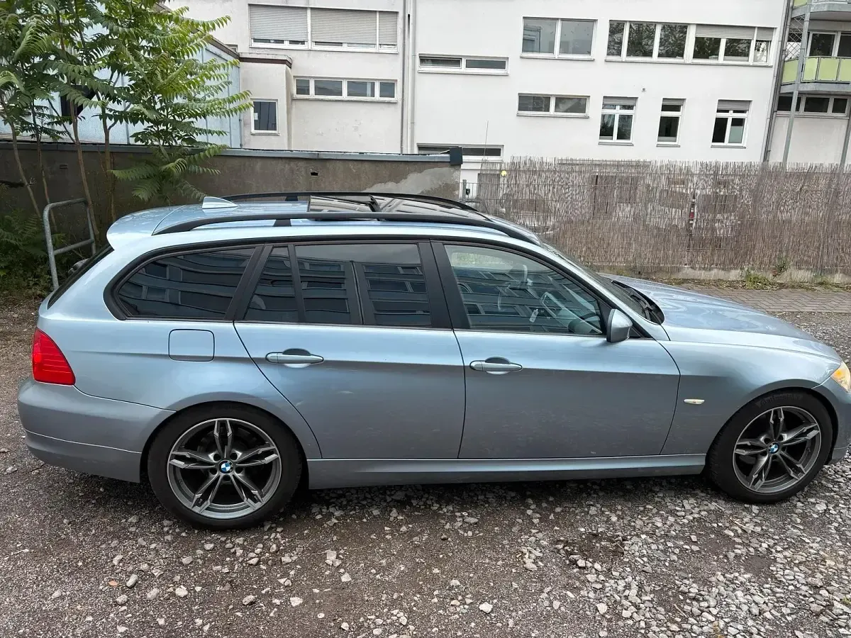 Gebraucht BMW 320 170 PS (125 kW) 2009 Blau Kombi