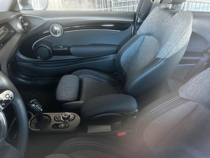 Gebraucht Mini Cooper SE Classic 135 kW (184 PS) 2023 Weiß Kleinwagen