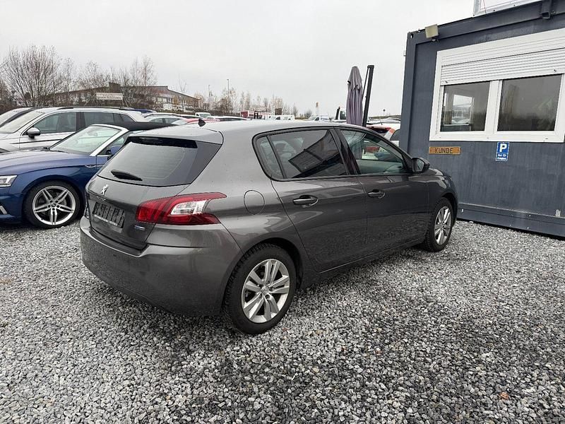 Gebraucht Peugeot 308 Active 131 PS (96 kW) 2016 Grau Kleinwagen
