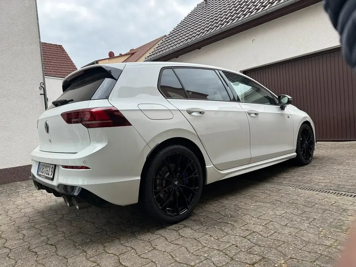 Gebraucht VW Golf VIII R 333 PS (244 kW) 2025 Weiß Limousine