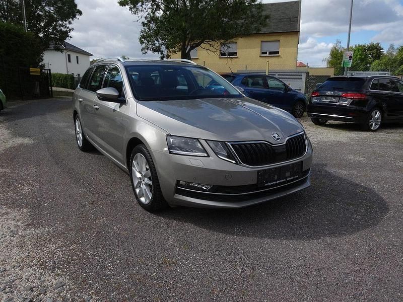 Beige Gebraucht 2018 Skoda Octavia Style Kombi | 17.900 € (Fairer Preis) - Bild 1/4