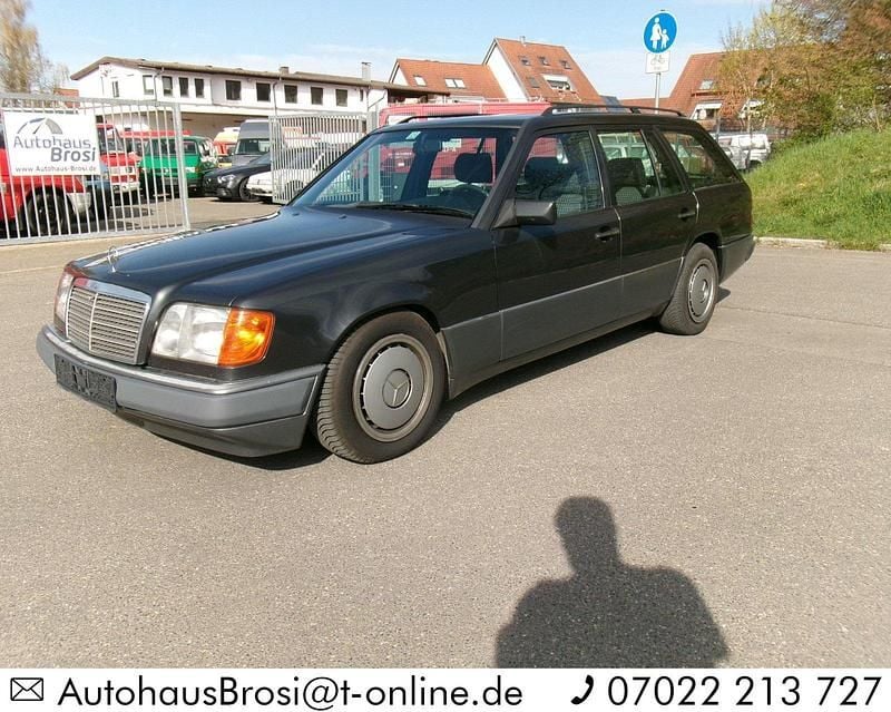 Gebraucht Mercedes E220 150 PS (110 kW) 1994 Schwarz Kombi