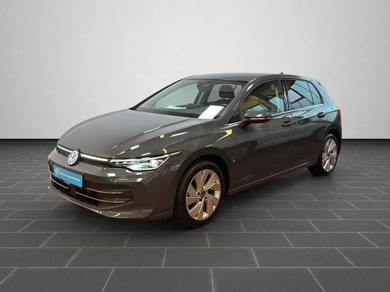 Delfingrau metallic (metallic) Gebraucht 2025 VW Golf VIII Limousine | 29.900 € (Fairer Preis) - Bild 1/4