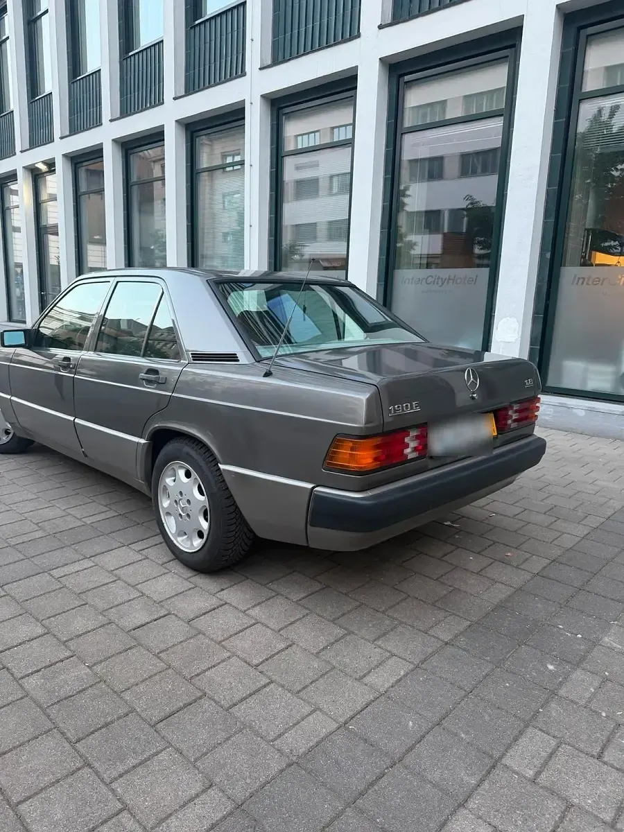 Gebraucht Mercedes 190 109 PS (80 kW) 1990 Grau Limousine