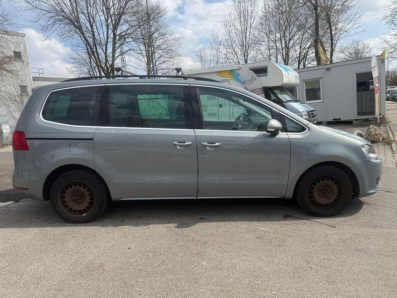 Gebraucht VW Sharan Comfortline 140 PS (102 kW) 2011 Grau Van / Kleinbus
