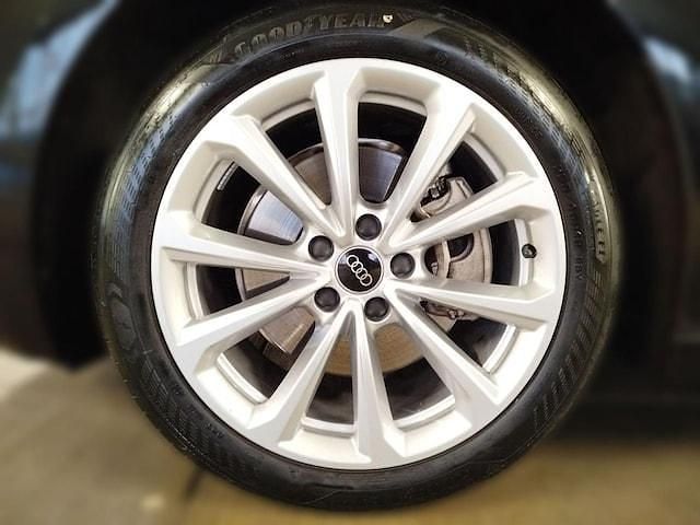 Gebraucht Audi A5 Sport 204 PS (150 kW) 2025 Mythosschwarz metallic Coupé