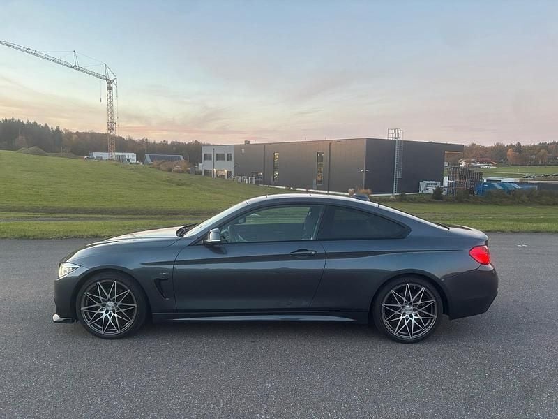 Grau Gebraucht 2013 BMW 420 Coupé | 14.550 € (Fairer Preis) - Bild 1/4