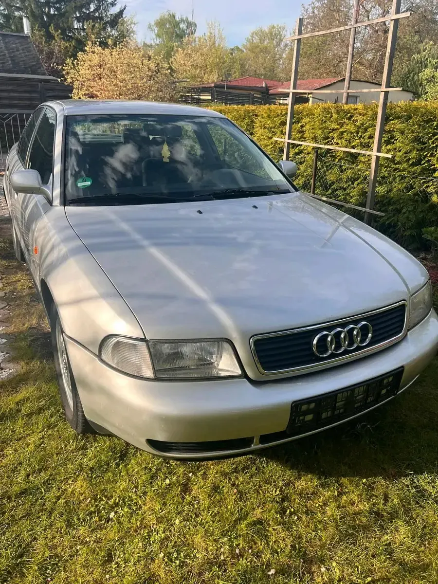 Brugt Audi A4 125 HK (91 kW) 1995 Sølv Sedan