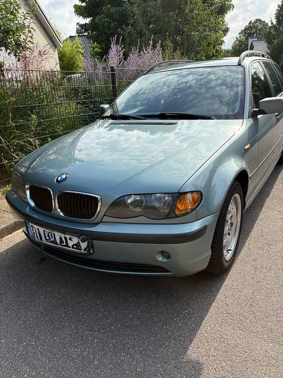 Grün Gebraucht 2001 BMW 318 Kombi | 2.900 € (Fairer Preis) - Bild 1/4
