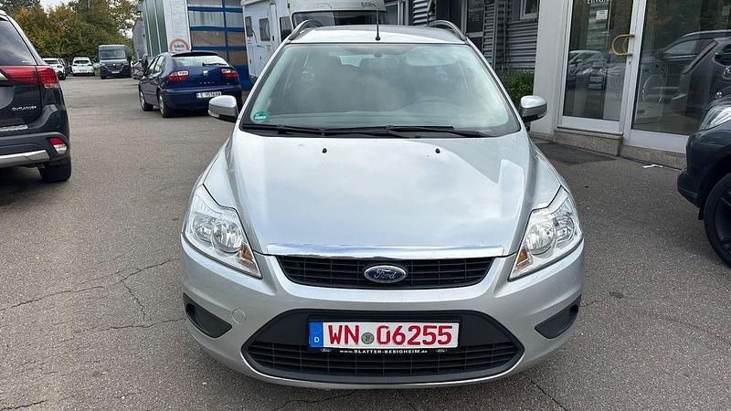 Silber Gebraucht 2010 Ford Focus Limousine | 990 € (Guter Preis) - Bild 1/4