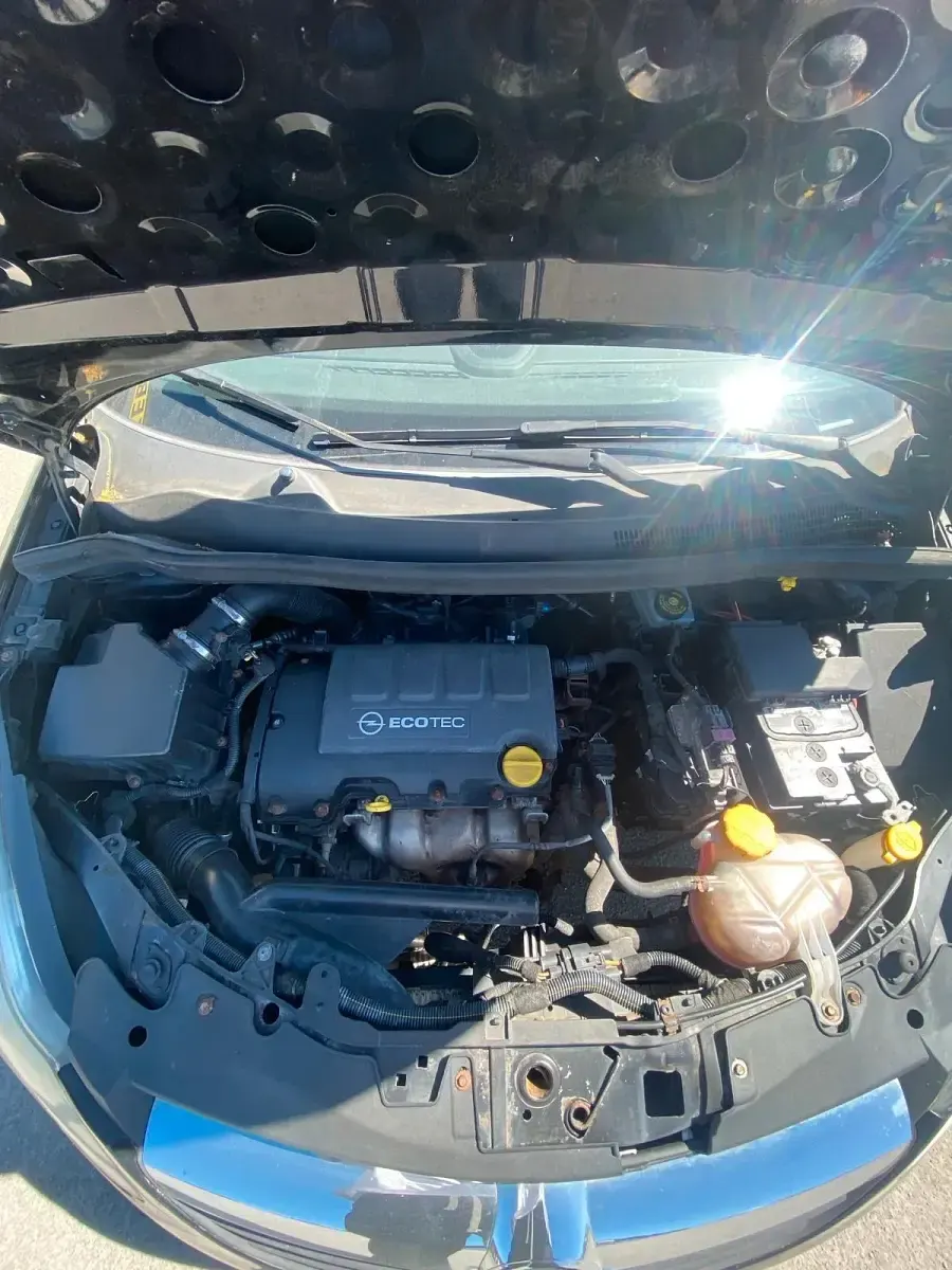Second-hand Opel Corsa 101 CP (74 kW) 2013 Negru Hatchback