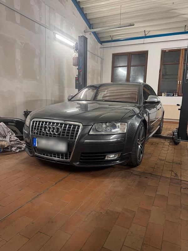 Grau Gebraucht 2009 Audi S8 Comfort Limousine | 17.999 € (Guter Preis) - Bild 1/3