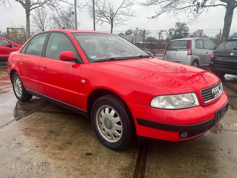 Gebraucht Audi A4 125 PS (91 kW) 1999 Rot Limousine