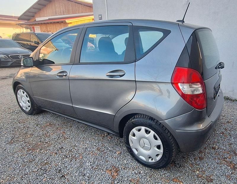 Gebraucht Mercedes A180 Elegance 116 PS (85 kW) 2011 Grau Kleinwagen