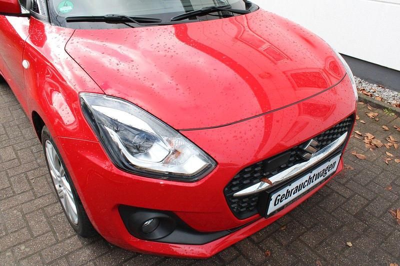Gebraucht Suzuki Swift Comfort 83 PS (61 kW) 2023 Rot Kleinwagen