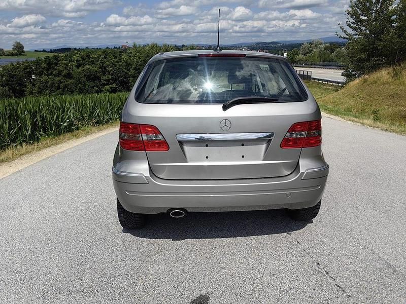 Gebraucht Mercedes B180 109 PS (80 kW) 2006 Grau Van / Kleinbus