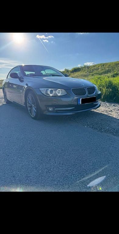 Grau Gebraucht 2011 BMW 330 Cabriolet Cabrio | 12.300 € (Fairer Preis) - Bild 1/4