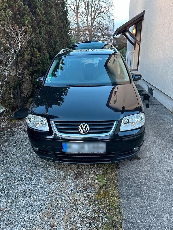 Schwarz Gebraucht 2005 VW Touran Van / Kleinbus | 4.200 € (Teuer) - Bild 1/4