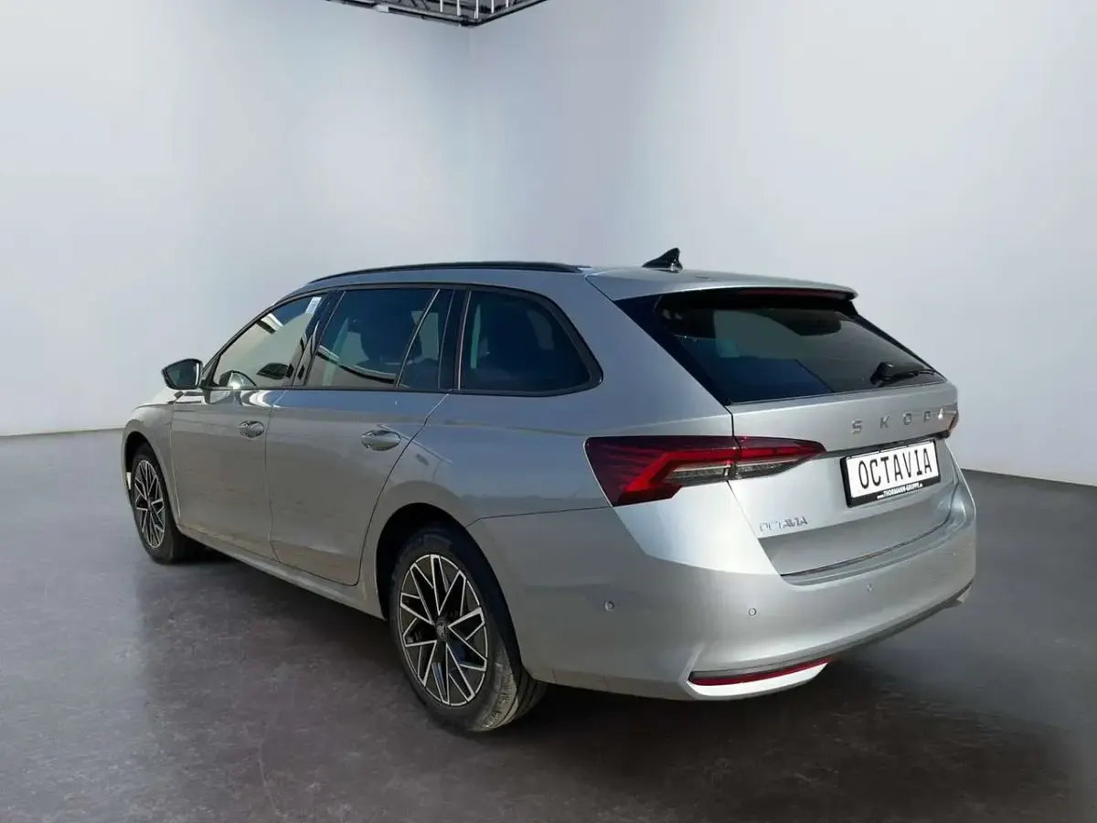 Neu Skoda Octavia 150 PS (110 kW) 2026 Silber Kombi
