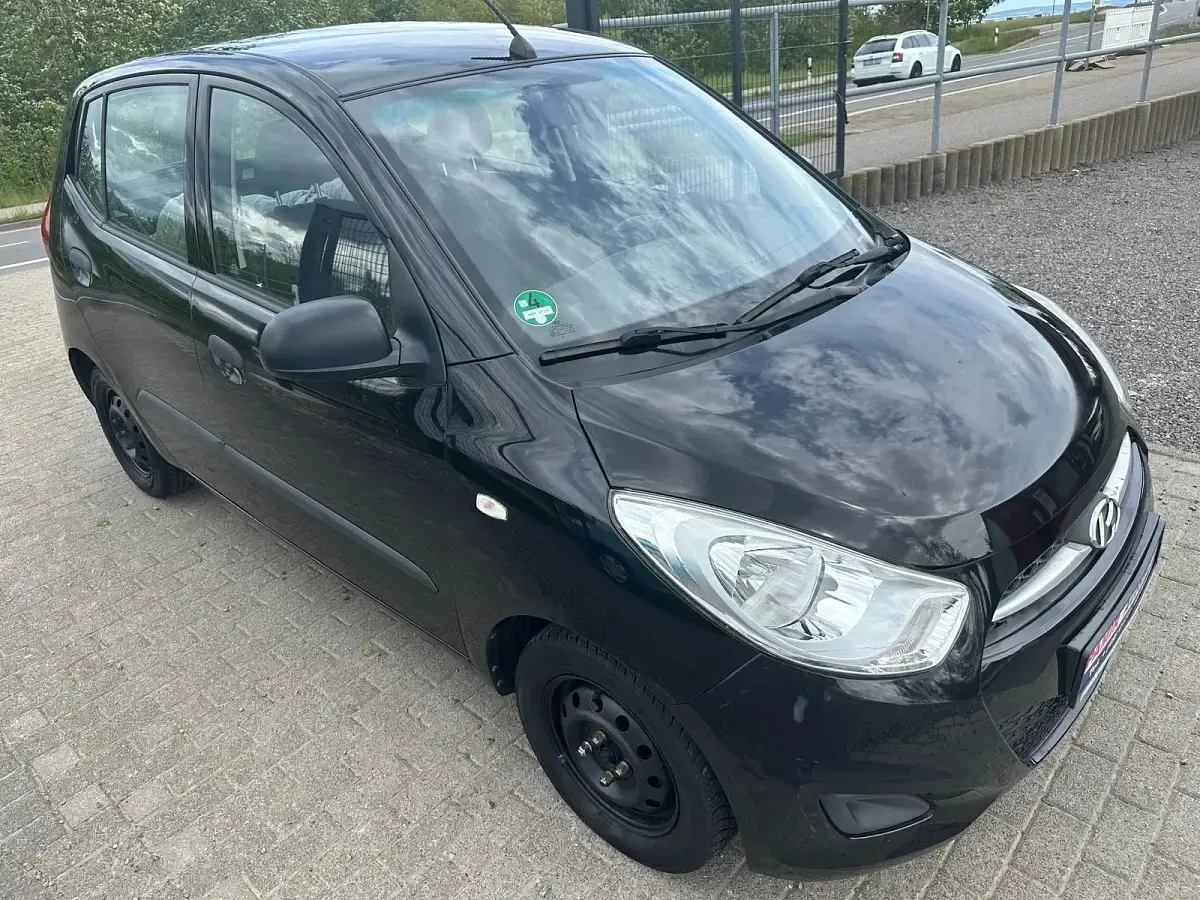 Gebraucht Hyundai i10 Edition 69 PS (50 kW) 2012 Schwarz Kleinwagen