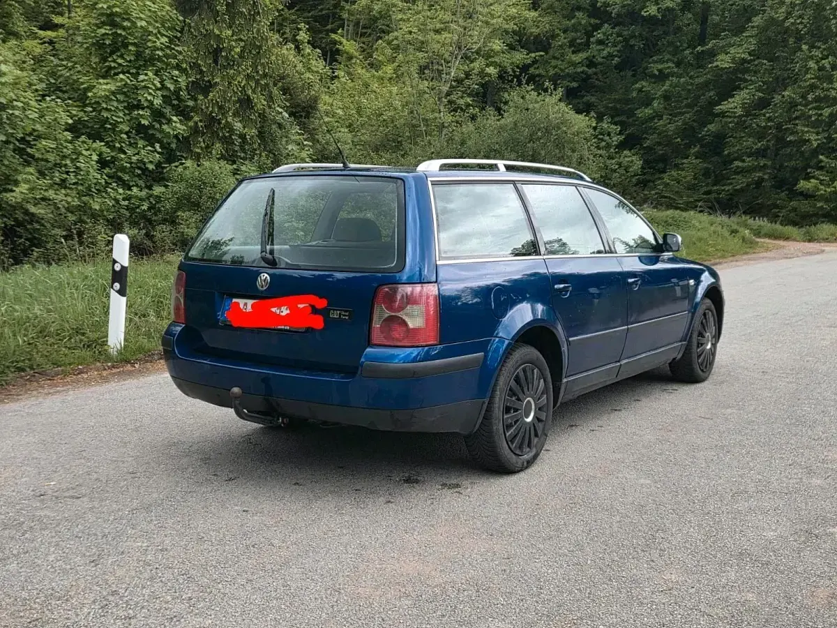 Gebraucht VW Passat 131 PS (96 kW) 2001 Blau Kombi