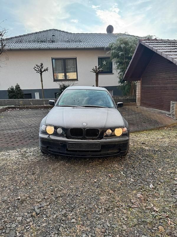 Schwarz Gebraucht 2002 BMW 316 Compact Kleinwagen | 999 € (Superpreis) - Bild 1/4