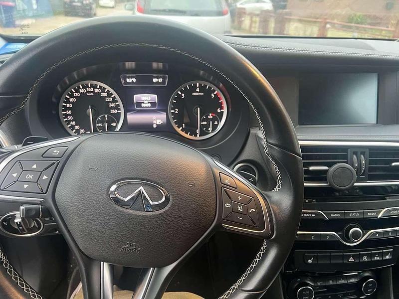 Grau Gebraucht 2018 Infiniti Q30 Business Kleinwagen | 18.500 € - Bild 1/4