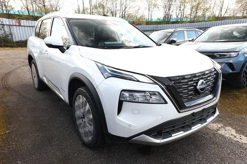 Neu Nissan X-Trail Tekna+ 213 PS (156 kW) 2025 Pearl white perleffekt SUV