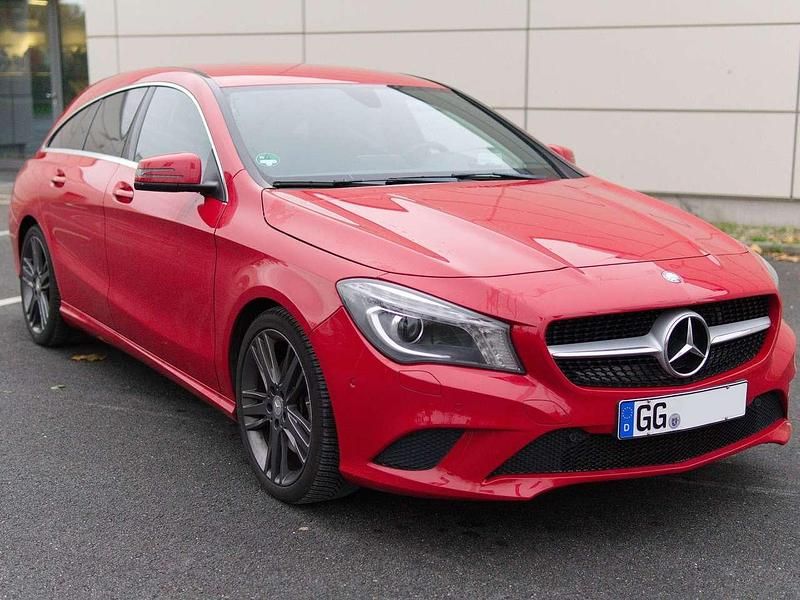 Rot Gebraucht 2015 Mercedes CLA250 Shooting Brake Kombi | 17.960 € (Superpreis) - Bild 1/4