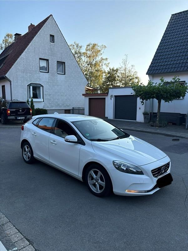 Weiß Gebraucht 2013 Volvo V40 Kombi | 4.600 € (Superpreis) - Bild 1/4