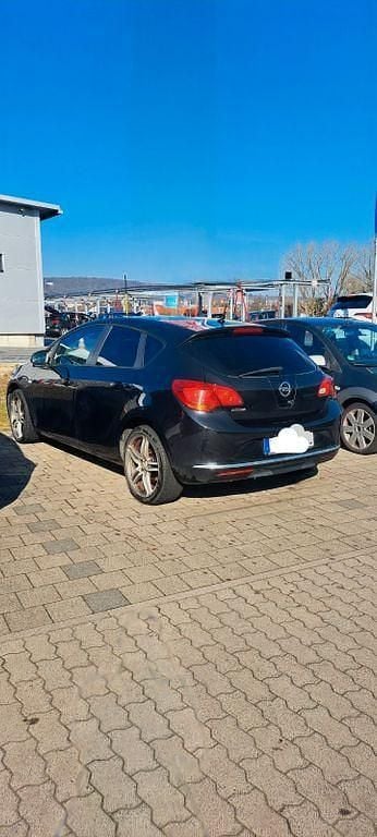 Gebraucht Opel Astra 116 PS (85 kW) 2014 Schwarz Limousine