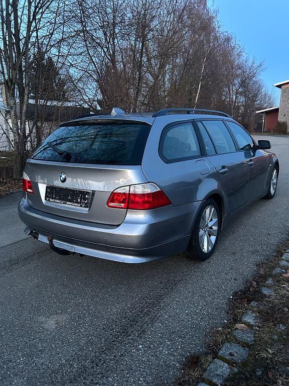 Gebraucht BMW 530 Sport Line 231 PS (169 kW) 2006 Grau Kombi
