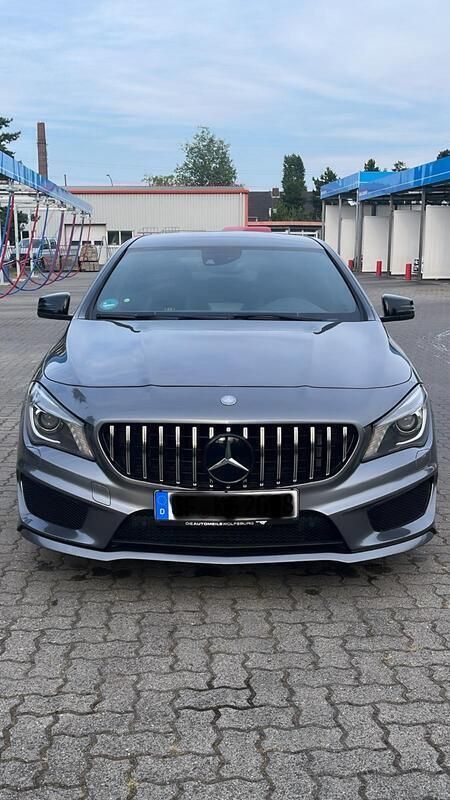 Grau Gebraucht 2013 Mercedes CLA220 AMG Limousine | 14.500 € (Fairer Preis) - Bild 1/4