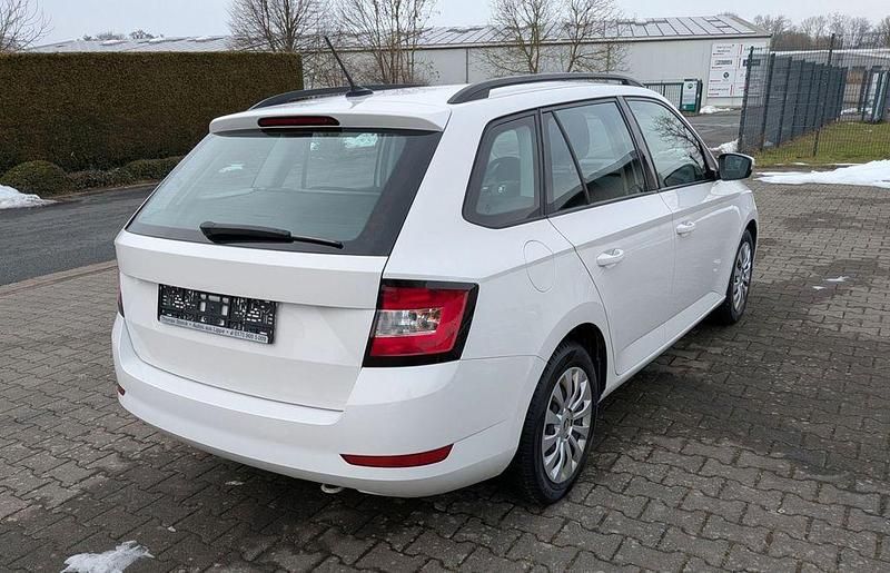 Gebraucht Skoda Fabia 60 PS (44 kW) 2021 Weiß Limousine