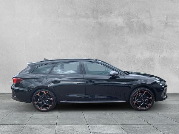 Neu Cupra Leon VZ 177 PS (130 kW) 2025 Schwarz (midnight schwarz metallic) Kombi