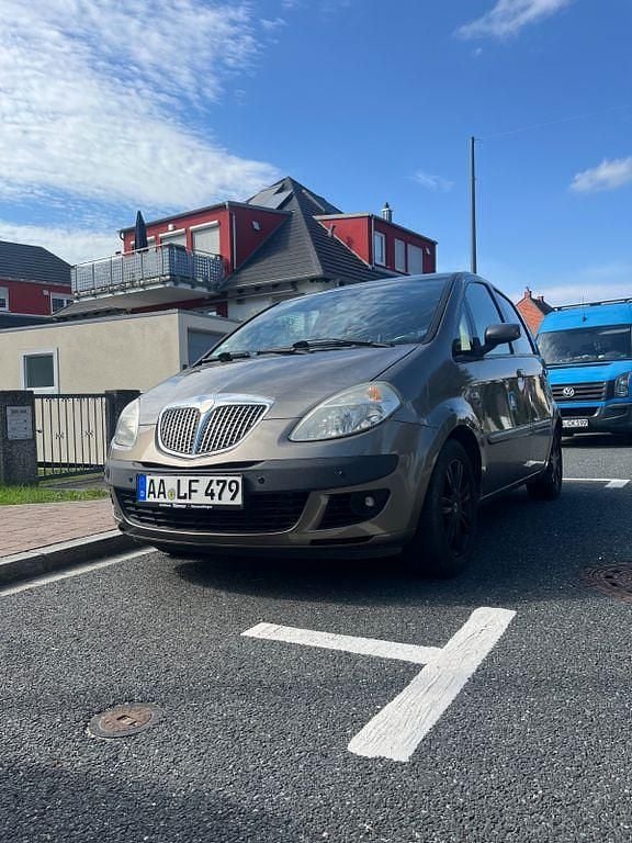 Grau Gebraucht 2008 Lancia Musa Van / Kleinbus | 3.000 € (Fairer Preis) - Bild 1/4