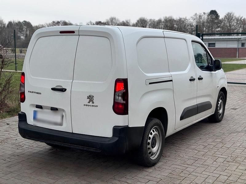 Gebraucht Peugeot Partner 131 PS (96 kW) 2019 Weiß Van / Kleinbus