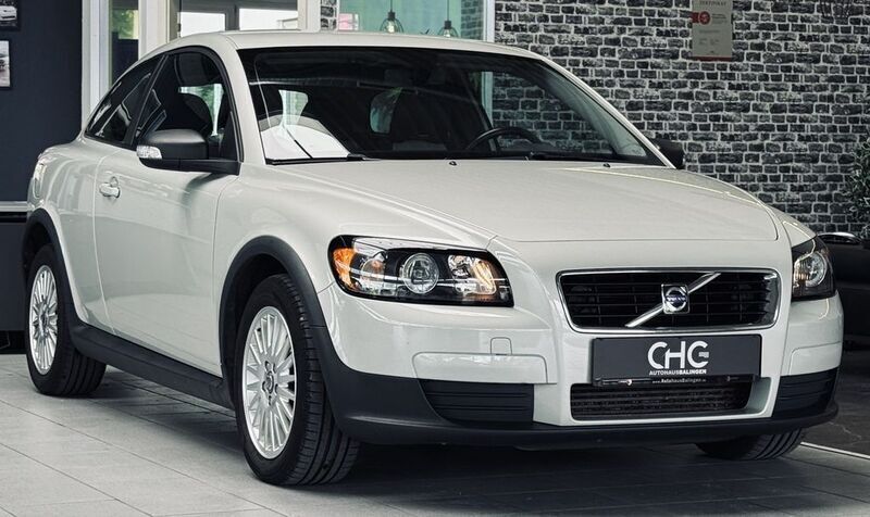 Cosmic white / Gebraucht 2007 Volvo C30 Kinetic Kleinwagen | 4.990 € (Etwas zu teuer) - Bild 1/4